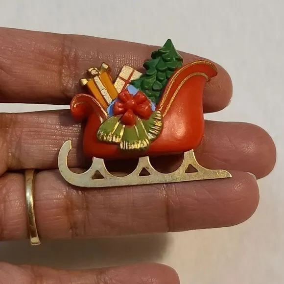 Christmas inspired brooch, Sleigh. - Picture 3 of 8
